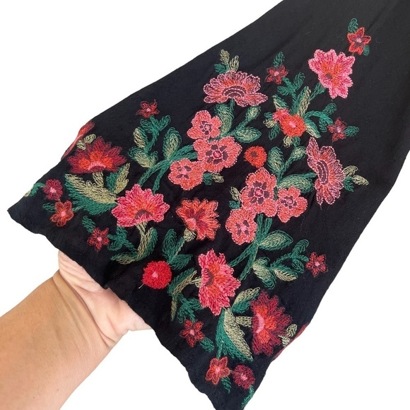 American Eagle Floral Embroidered‎ Detail Bell Sleeve Short Romper - Picture 4 of 14